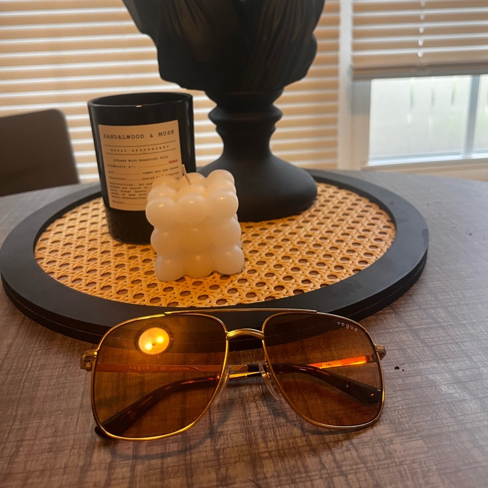 Gigi Hadid X Vogue orange lends aviators
